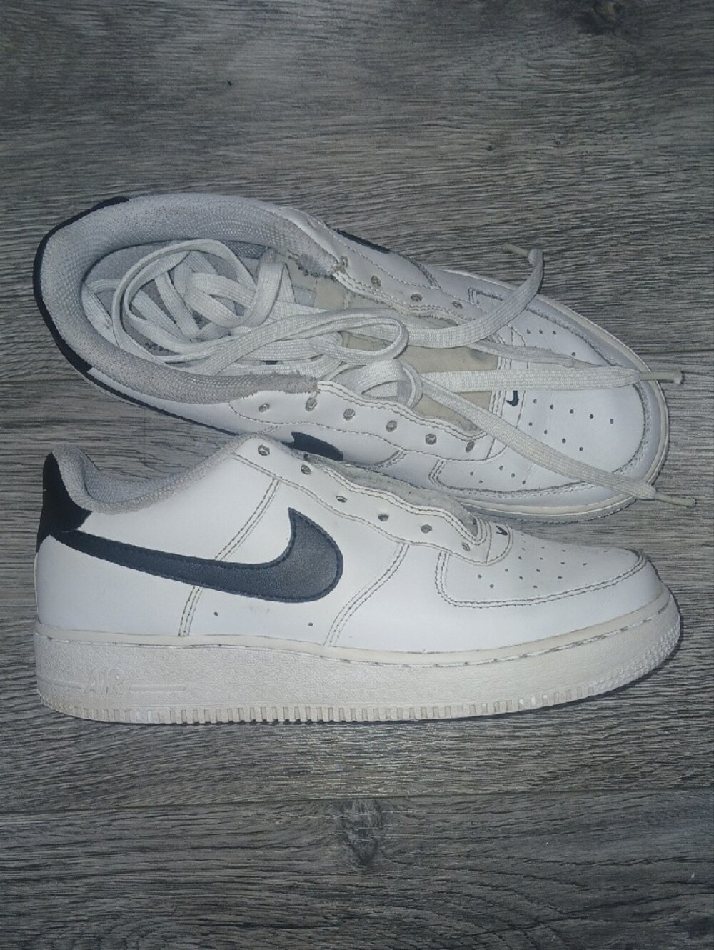 Nike Men’s White Sneakers with Black Swoosh